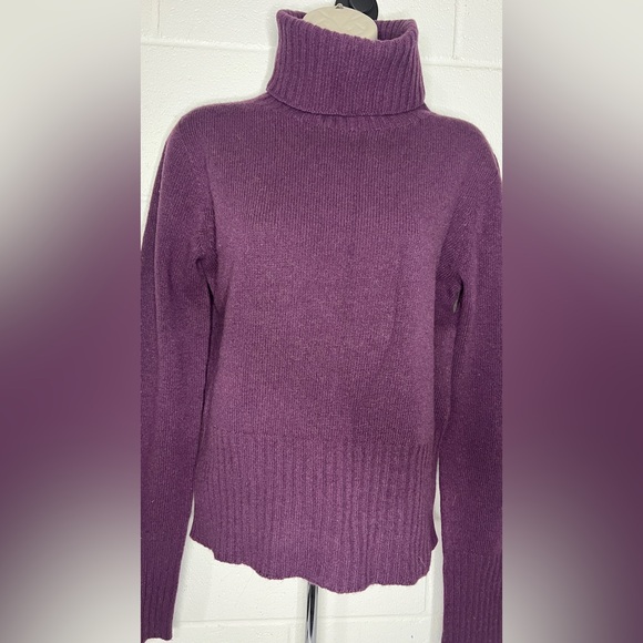 Vintage Max Mara Turtle Neck  70% virgin wool and 30% cashmere Small - Picture 3 of 11